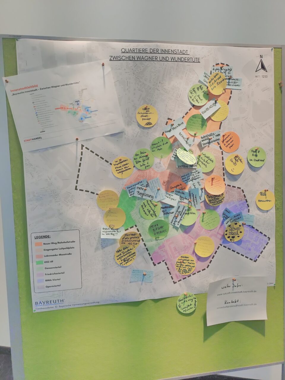 Mit Pins gespickter Innestadtplan