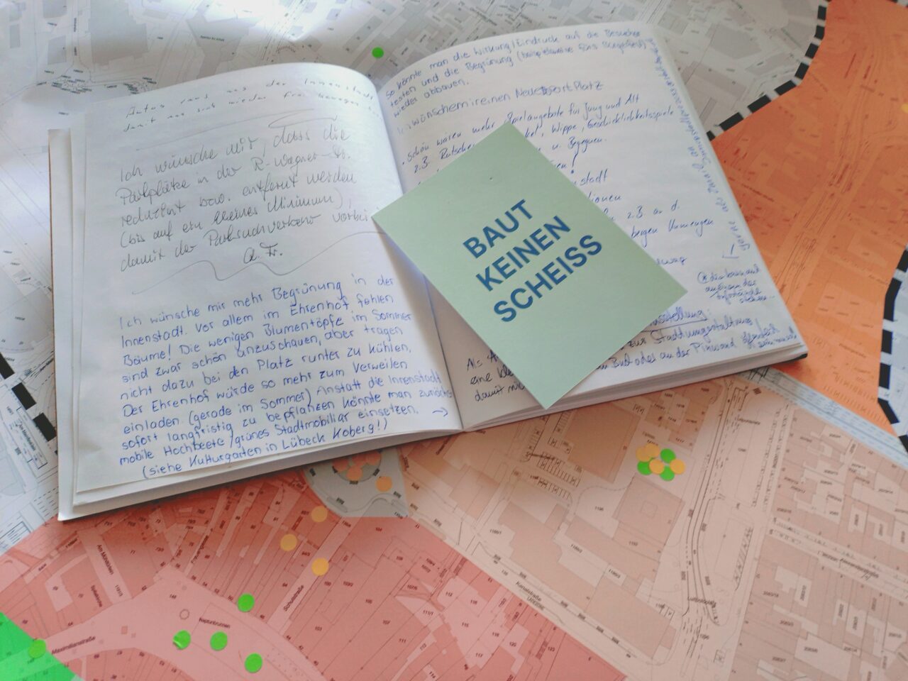 Feedback-Buch mit Einträgen