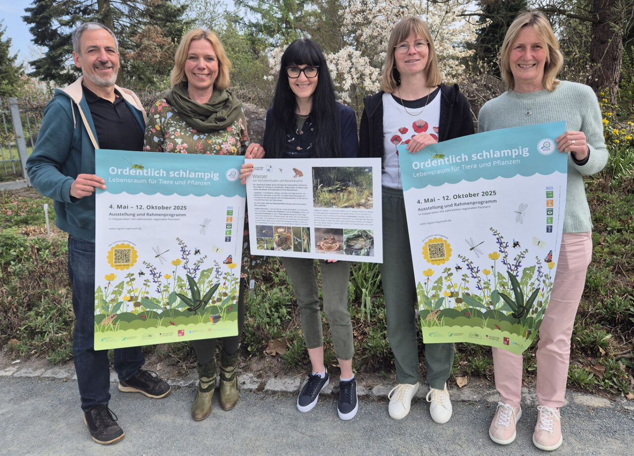 Vier Frauen und ein Mann halten Plakate in die Höhe. | Foto: Regionalmanagement Bayreuth