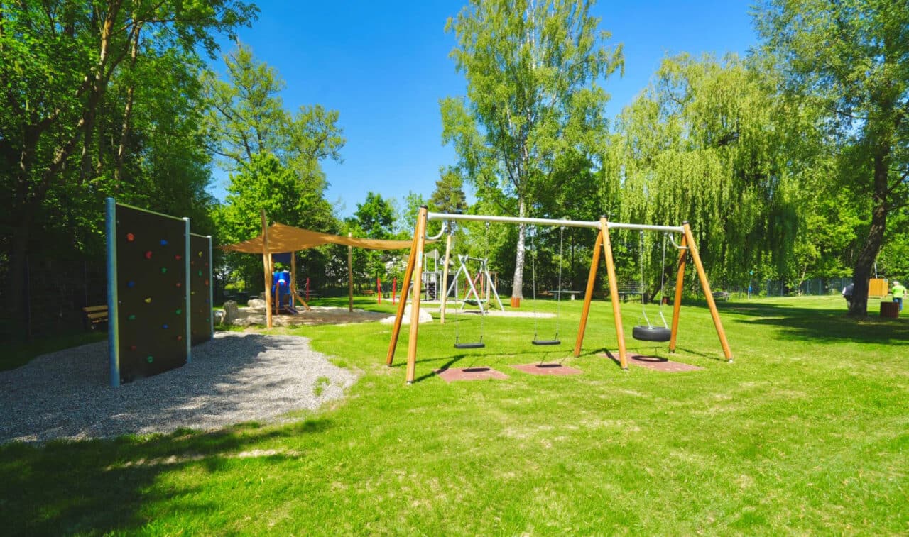 Liegewiese mit Spielgeräten. | Foto: Stadt Bayreuth