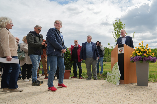 Oberbürgermeister Thomas Ebersberger lobte bei der Einweihung des Teilprojekts Bürgerhain vor zahlreichen Gästen das große Vorhaben „Bayreuths lebendiger Süden“.