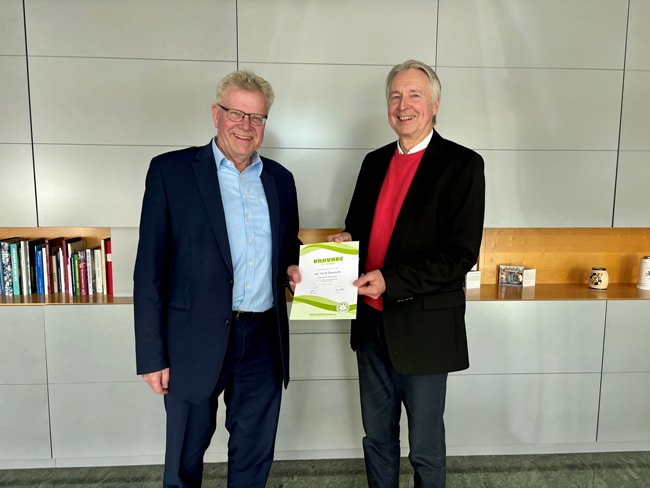 Oberbürgermeister Thomas Ebersberger und der Vorsitzende des Fichtelgebirgsvereins, Gregor Hartmann (re.). Foto: Stadt Bayreuth
