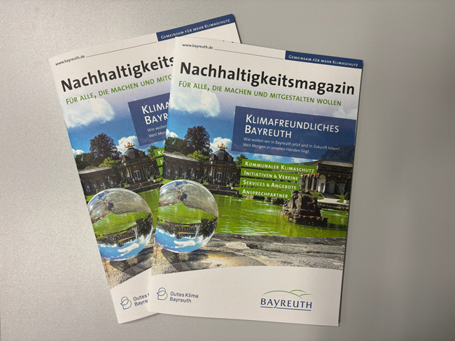 Zwei Ausgaben des Nachhaltigkeitsmagazins. Foto: Stadt Bayreuth