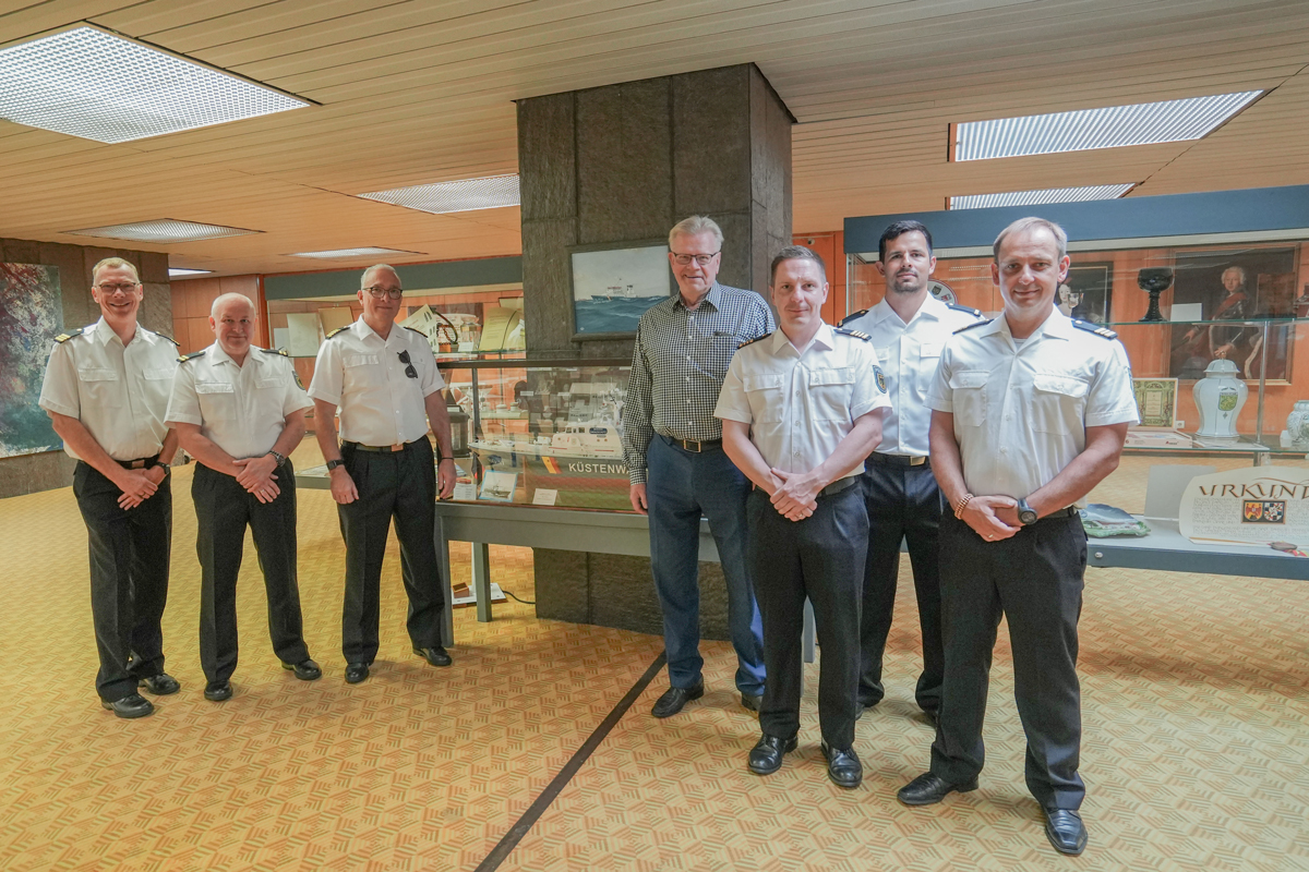 OB Ebersberger empfängt Besatzungsmitglieder der "Bayreuth" im Neuen Rathaus. Foto: Stadt Bayreuth