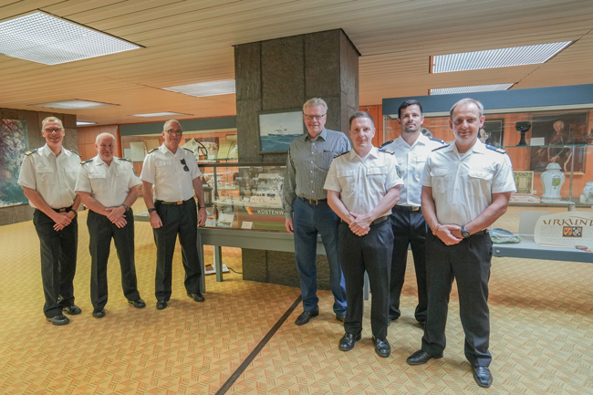 OB Ebersberger empfängt Besatzungsmitglieder der "Bayreuth" im Neuen Rathaus. Foto: Stadt Bayreuth