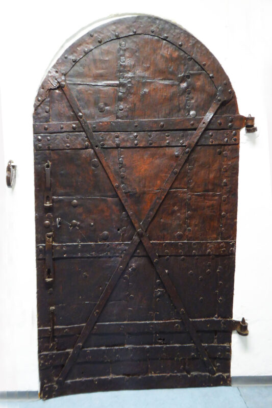 Historische Metalltür im Stadtarchiv Bayreuth, geschlossen