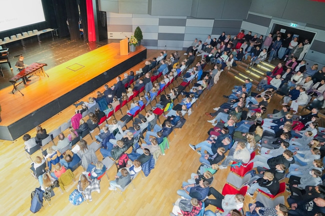 Über 200 junge Menschen aus der Region Bayreuth sind bei der Jugendehrung im Zentrum für ihre außergewöhnlichen Leistungen geehrt worden. Foto: Stadt Bayreuth
