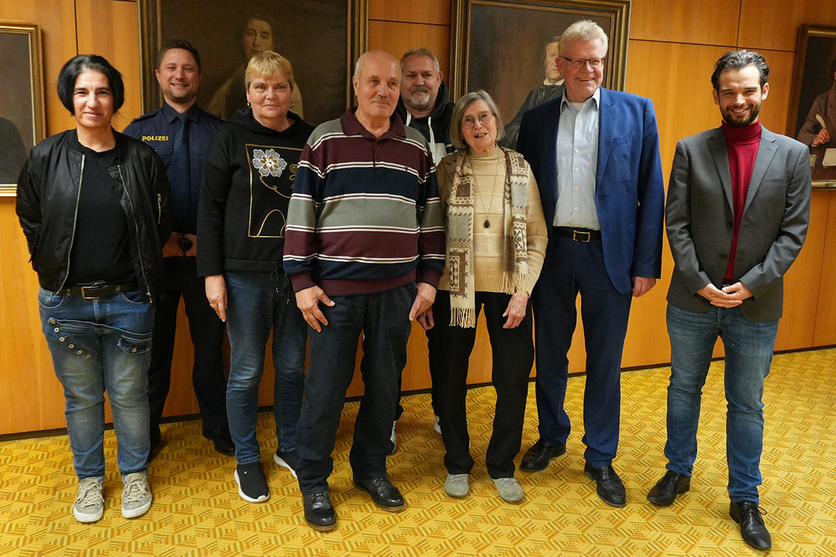 Die ausgezeichneten Schulweghelfer mit Oberbürgermeister Thomas Ebersberger.