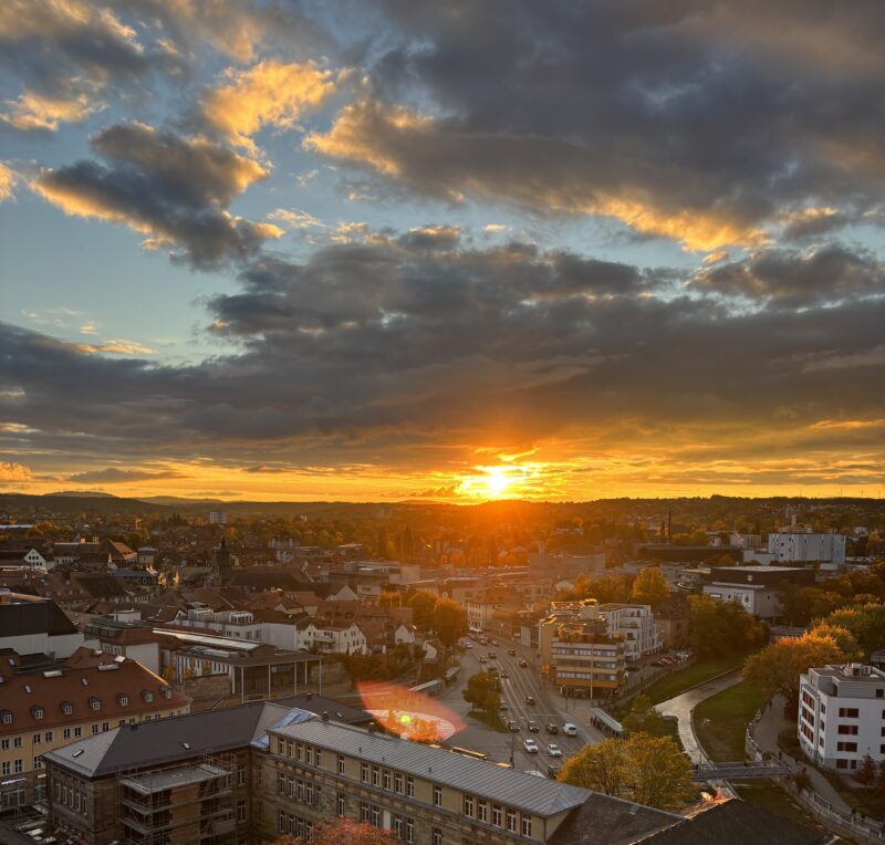 Blick auf Bayreuth mit Sonnenuntergang