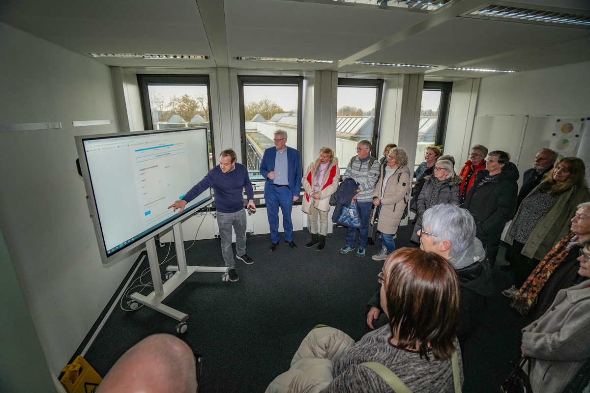 Zahlreiche Besucher nahmen das Angebot wahr und besuchten beim Tag der offenen Tür das neue Verwaltungsgebäude der Stadtverwaltung in der Wilhelm-Pitz-Straße. Foto: Stadt Bayreuth