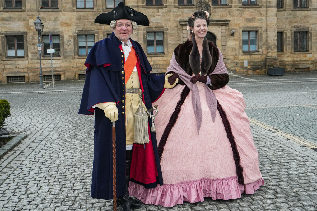 Bürger besichtigen das Friedrichsforum. Foto: Stadt Bayreuth