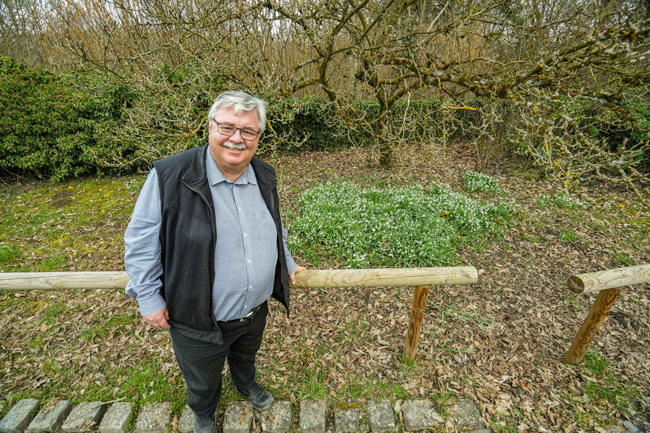 Blühende Schneeglöckchen auf dem Gelände des Stadtgartenamts in Meyernberg sind erste Boten des Frühlings. Welche Frühjahrsblüher außerdem gerade zum Leben erwachen, verrät Stadtgartenamtsleiter Robert Pfeifer. Foto: Stadt Bayreuth