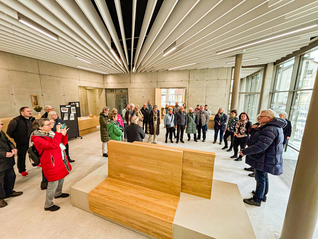 Zahlreiche Gäste nahmen an den Führungen durchs neue Stadtarchiv teil. Foto: Andreas Türk