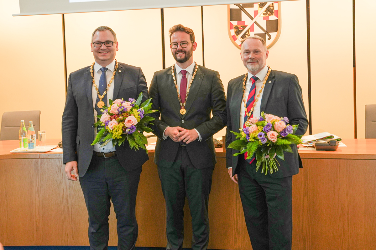 Der neue Oberbürgermeister der Stadt Bayreuth, Dr. Andreas Zippel (Mitte) mit zweiten Bürgermeister Stefan Schuh (li.) und drittem Bürgermeister Thomas Bauske. Foto: Stadt Bayreuth