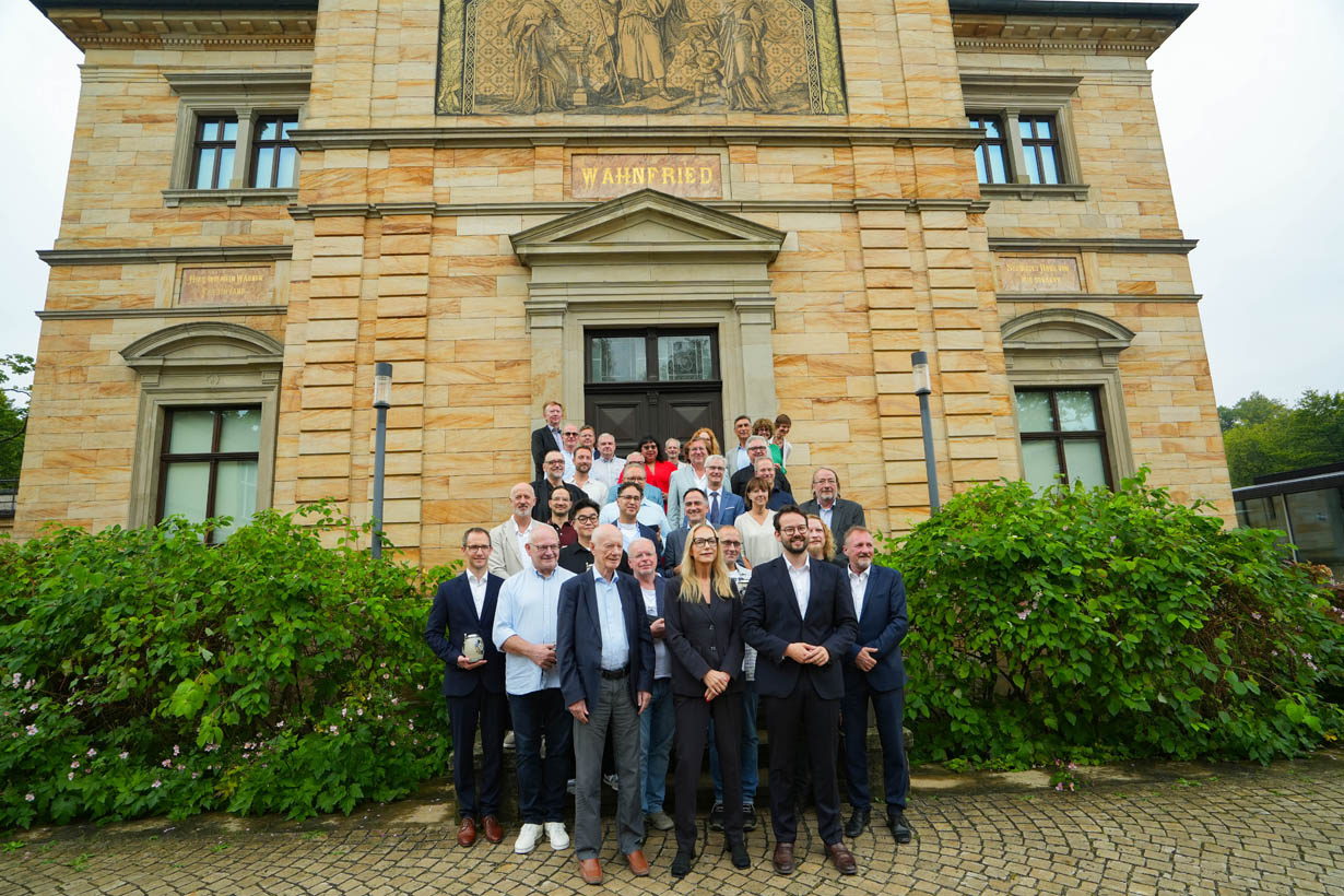 Mehrere Personen steht vor dem Eingang von Haus Wahnfried. | Foto: Stadt Bayreuth