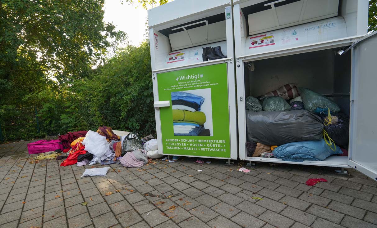 Ein verschmutzter Wertstoffsammelplatz. | Foto: Stadt Bayreuth