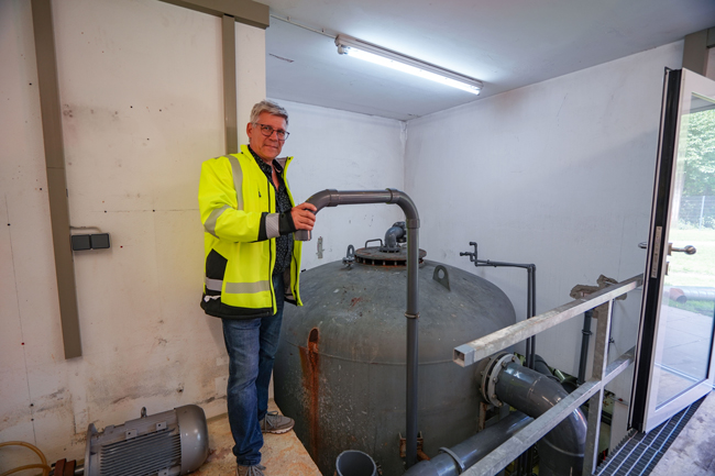 Betriebsleiter Arnd Sesselmann im Technikraum des Altstadtbades. Foto: Stadt Bayreuth