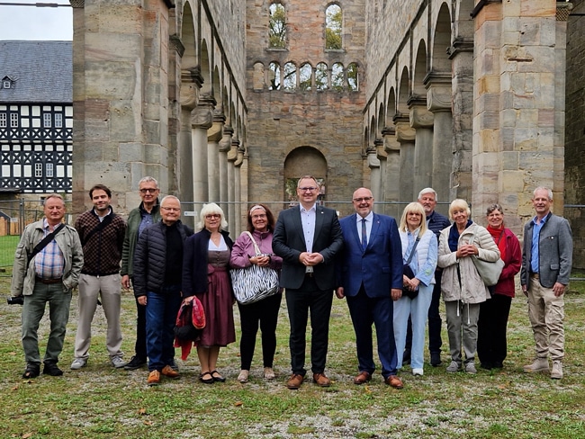 Am Tag der Deutschen Einheit hat eine Delegation aus Bayreuth um 2. Bürgermeister Stefan Schuh (Mitte) die Partnerstadt Rudolstadt besucht. Foto: Stadt Bayreuth