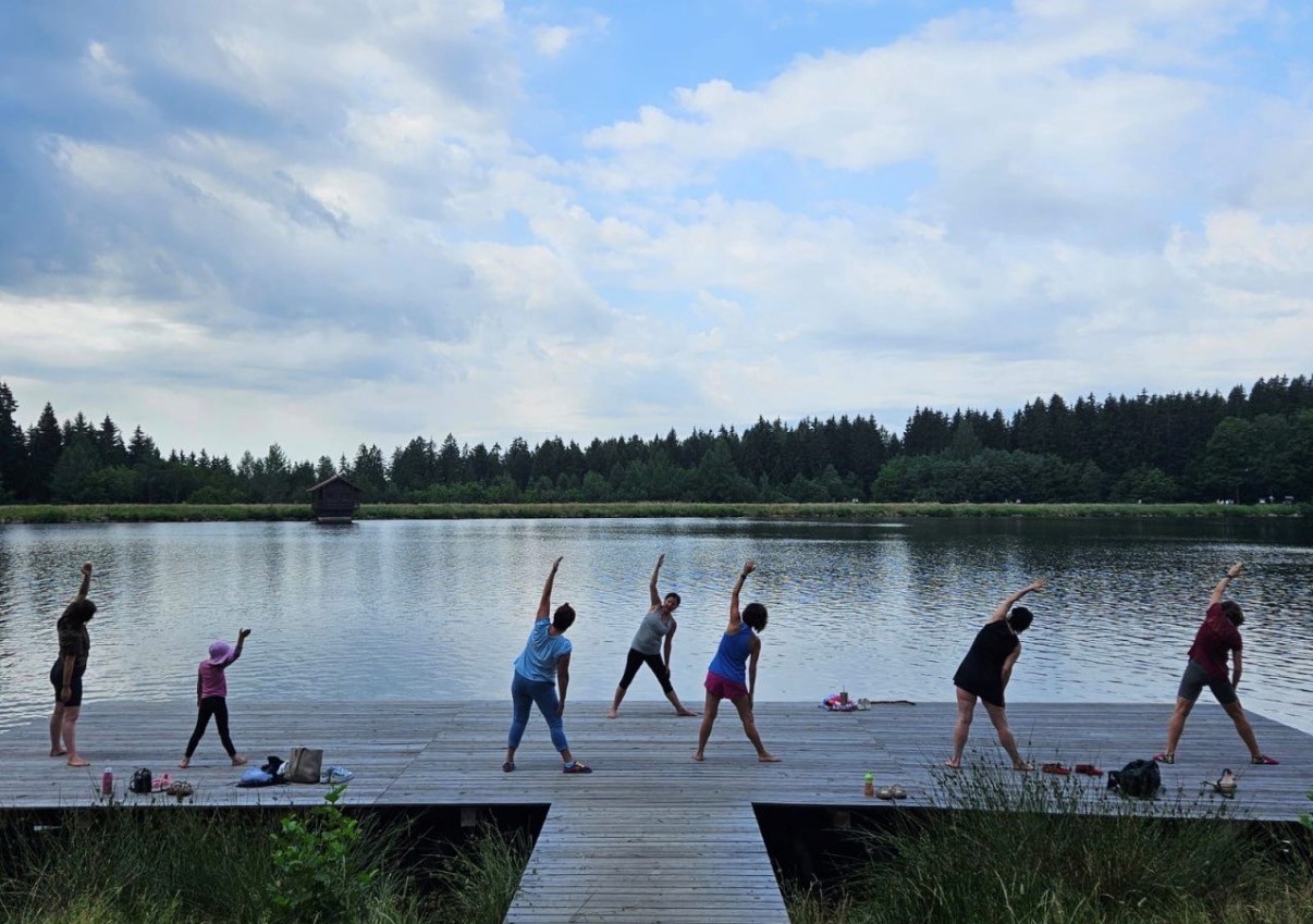 Yoga am Fichtelsee mit Anja Burger